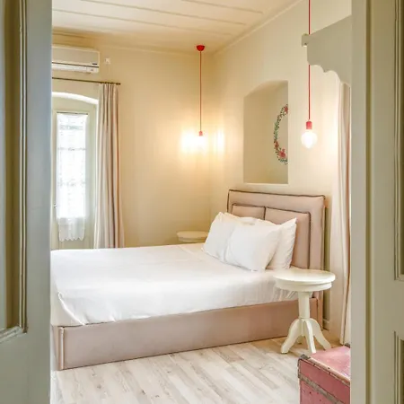 Teacher's House 4*