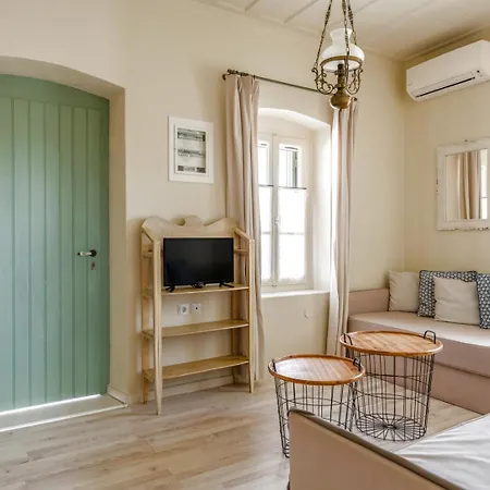 Teacher's House 4*