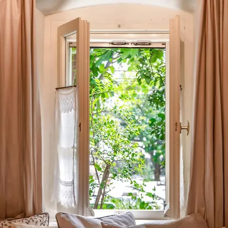 Teacher's House 4*