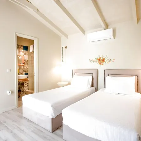 Teacher's House 4*