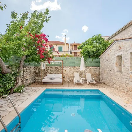 Teacher's House 4*