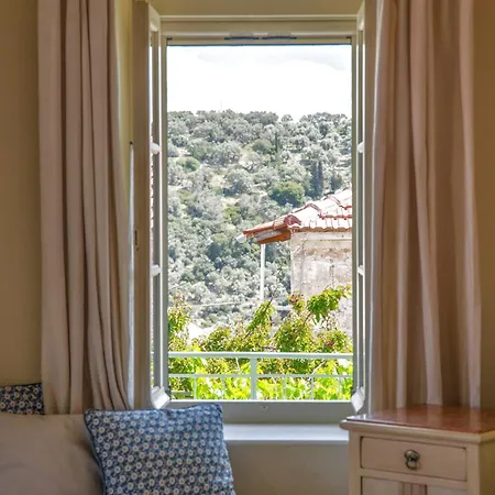 Teacher's House Spartokhórion