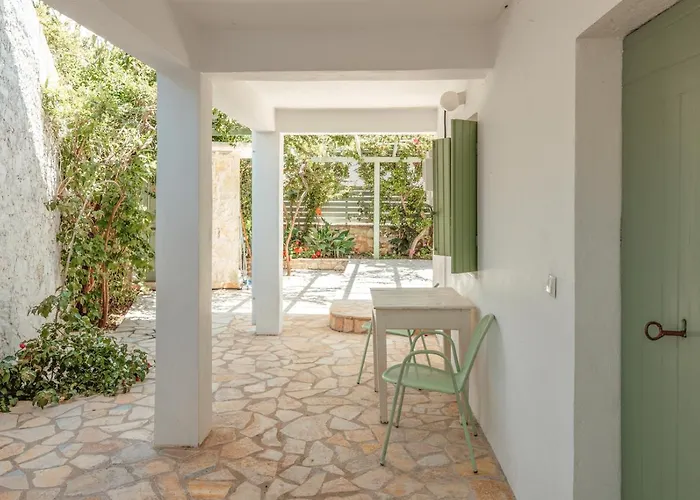 Teacher's House 4* Σπαρτοχώρι